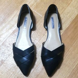 BCBGeneration 7.5 black flats